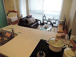 ARTIST COURT 112 1階1LDKのリビング/ダイニング