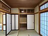 室内：【リフォーム済】1階6畳和室です。隣のお部屋と続き間になっているので、襖を開ければ広々と使えます。