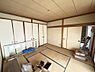室内：【リフォーム中】1階和室別アングルです。収納もたくさんありますね。