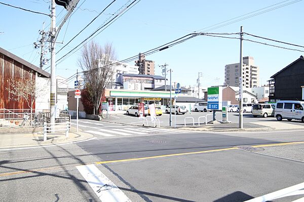 画像9:ファミリーマート　芳野一丁目店