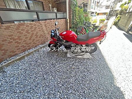 きちんと整備されたバイク置場。住む方の心遣いが感じられます。空き状況は、お気軽にお問合せください。