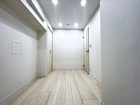 家族一人ひとりの大切なプライベート空間。趣味に合わせて使って頂けるようシンプルに仕上げてあります。暮らし心地を大きく左右する収納をしっかり確保した使い勝手のいいお部屋です。