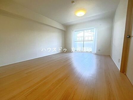 家族一人ひとりの大切なプライベート空間。趣味に合わせて使って頂けるようシンプルに仕上げてあります。暮らし心地を大きく左右する収納をしっかり確保した使い勝手のいいお部屋です。