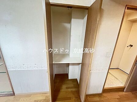 適材適所の収納付きです。