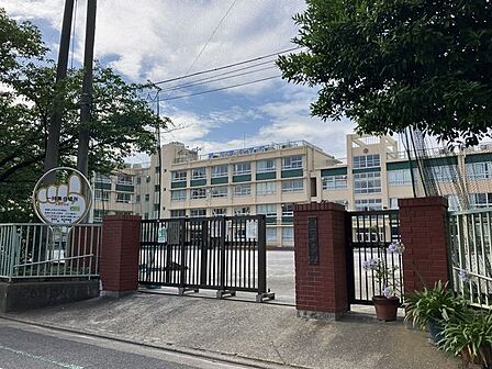 葛飾区立双葉中学校 650m