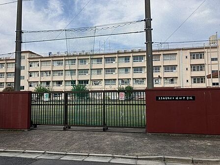 葛飾区立 堀切中学校 240m