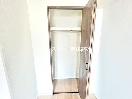 適材適所の収納付きです。