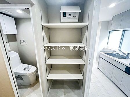 適材適所の収納付きです。