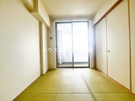 和室は普段使いだけではなく、客間としても使うことができます。フローリングでは味わえない畳ならではの落ち着く空間をぜひお楽しみください。