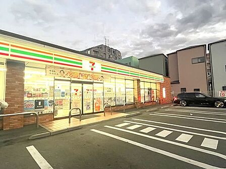 セブン-イレブン 足立東和5丁目店 240m