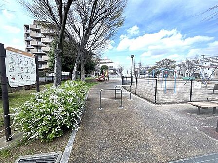 足立区立五丁田公園 230m
