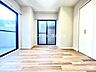 子供部屋：2面採光でとっても明るいお部屋です！子供部屋としても良さそうです！お日様の光がサンサンと入るお部屋は気持ちがいいですね！