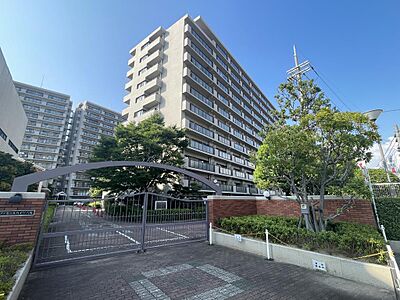 外観：【外観】徒歩7分以内に、スーパー・コンビニ・ドラッグストア、小学校がそろい、ご家族みなさまが暮らしやすい住環境です。