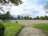 周辺：柳生四丁目公園広々とした公園で、遊具やベンチ、公衆トイレがありお子様からご年配の方までご利用いただけます。 50m