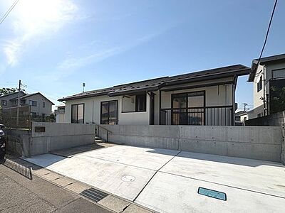外観:バス停徒歩2分で駅へのアクセスに便利!ドラッグストア徒歩6分でお買い物も楽々! 外観:バス停徒歩2分で駅へのアクセスに便利!ドラッグストア徒歩6分でお買い物も楽々!