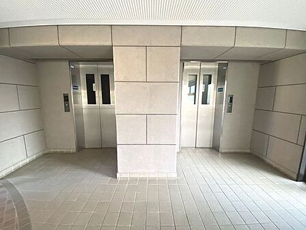 エレベーター2基ございます。混雑する朝も安心ですね。