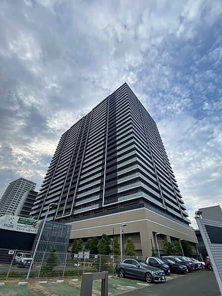 JR長町駅徒歩2分・地下鉄長町駅徒歩3分の好立地。周辺には商業施設が充実しております。