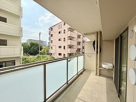 バルコニー♪※掲載している画像は、実際の写真にAI技術を用いたデジタル加工を施したものです。