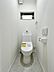 トイレ：快適に使用できる温水洗浄便座付のトイレです。トイレは２ヵ所ございますので、混みがちな朝も助かりますね。