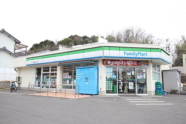 画像21:ファミリーマート　名東貴船二丁目店