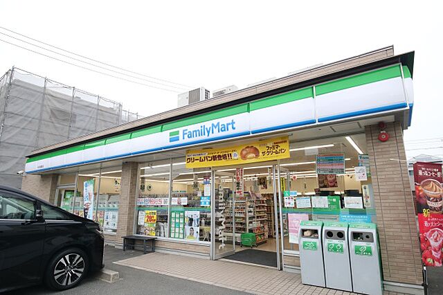 ファミリーマート 中川松葉町店