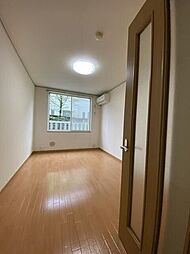 アーバンフラット5 522 1階1Kのリビング/ダイニング