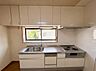 キッチン：AIにて荷物を削除しております。 実際の建物　周辺環境とは異なる場合があるがございます。