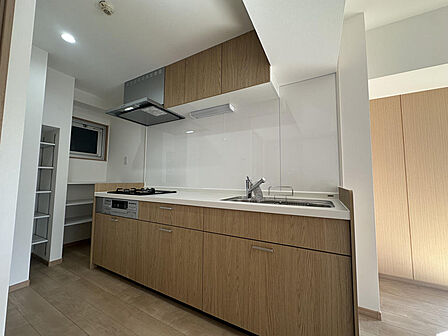 キッチンはしっかりと幅があり、作業も効率よく行えますよ♪