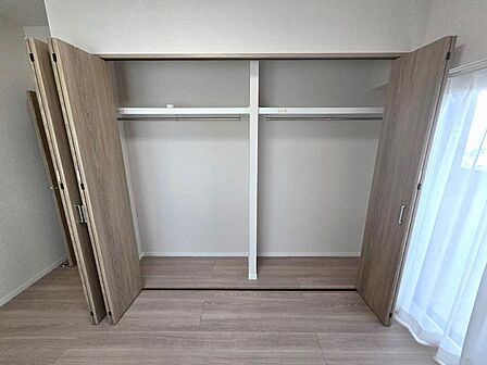 居室の収納が大きくて使いやすそうです!季節家電や、お洋服が多い方も安心です♪