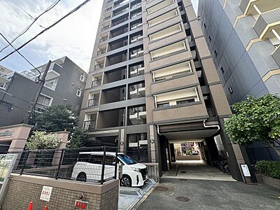 外観:手入れの行き届いた、美しい植栽に囲まれた外観です♪ 外観:手入れの行き届いた、美しい植栽に囲まれた外観です♪