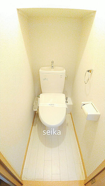 画像10:同タイプ室内※参考写真　バストイレ別。温水洗浄便座付き