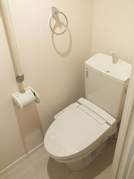 画像12:バストイレ別。温水洗浄便座付き
