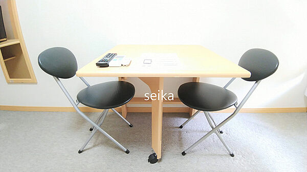 画像17:折り畳み式テーブル・椅子付き