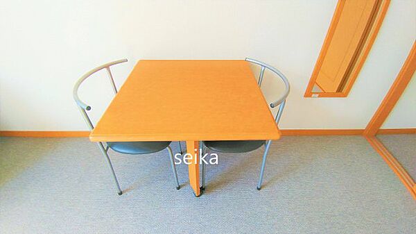 画像23:折り畳み式テーブル・イス付き