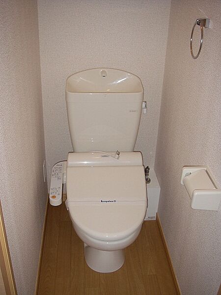 画像10:バストイレ別。温水洗浄便座付き
