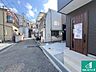 その他：周辺は閑静な住宅街！前面道路広々で車の出し入れも便利です。駐車が苦手な方でも安心して車庫入れできます！