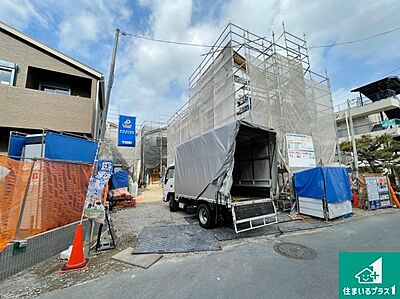 外観：周辺は落ち着いた街並みの住宅地！子育てがしやすい住環境です！まだ未完成ですが、現地でしかわからない事もございます。是非一度ご覧ください。