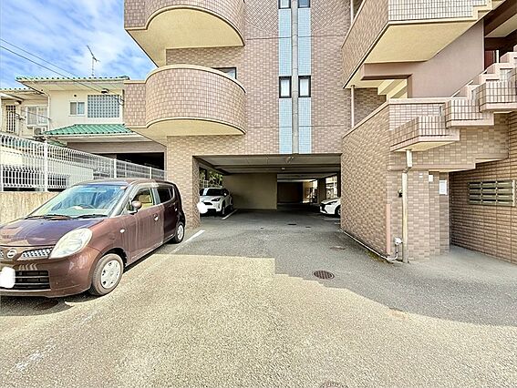 平置きと屋根付...