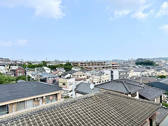 青空が広がる開...