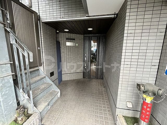 8 / 9