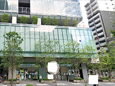 ファミリーマート 桜通本町店名古屋東京海上日動ビルディング1Fにあり。設備・サービス:ATM、マルチコピー、Wi-Fi、セルフレジ 2300m