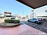 駐車場：【駐車スペース】敷地内に駐車場も完備しています。重たい荷物の出し入れも安心です。空き状況はお問い合わせください。