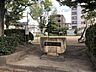 周辺：【名北公園】陽当たりが良く、緑がありブランコやすべり台が設置されています。 750m