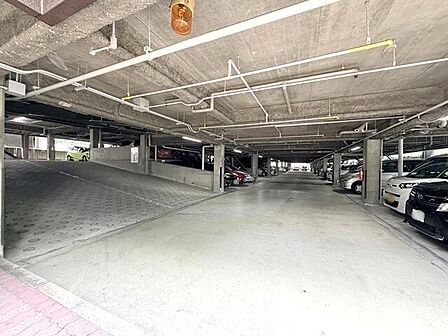 自走式駐車場。日々のお車の出し入れもスムーズに行えます。