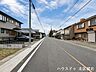 その他：【北側前面道路】幅員約9.0ｍ前面道路。道路幅にゆとりがあるので、車種を選びません。大きめの車を乗りたい方にもオススメです。街並みが開放的で圧迫感がありません。