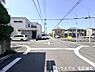 その他：【東側前面道路】2台の車がすれ違うことが出来る道幅です。