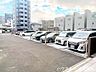 駐車場：平面タイプで車種が制限されにくく、SUVやミニバン、セダンなども停めやすいです。