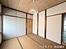 和室：【2階6畳和室】和室でごろんとお昼寝。家族のくつろぎのスペースになりそうですね。