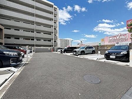 居住者用の駐車場を設置しています。
