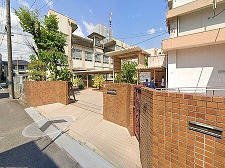 名古屋市立菊井中学校【校訓】「自主・自律・創造」　・自主：自分の頭で考え、行動すること　・自律：自分のことは自分で律すること　・創造：新しいものを生み出すこと 1130m